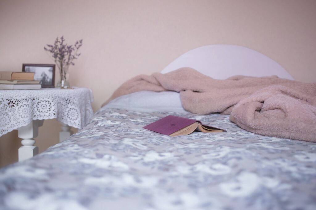 bed bedroom blanket books cover 1846251